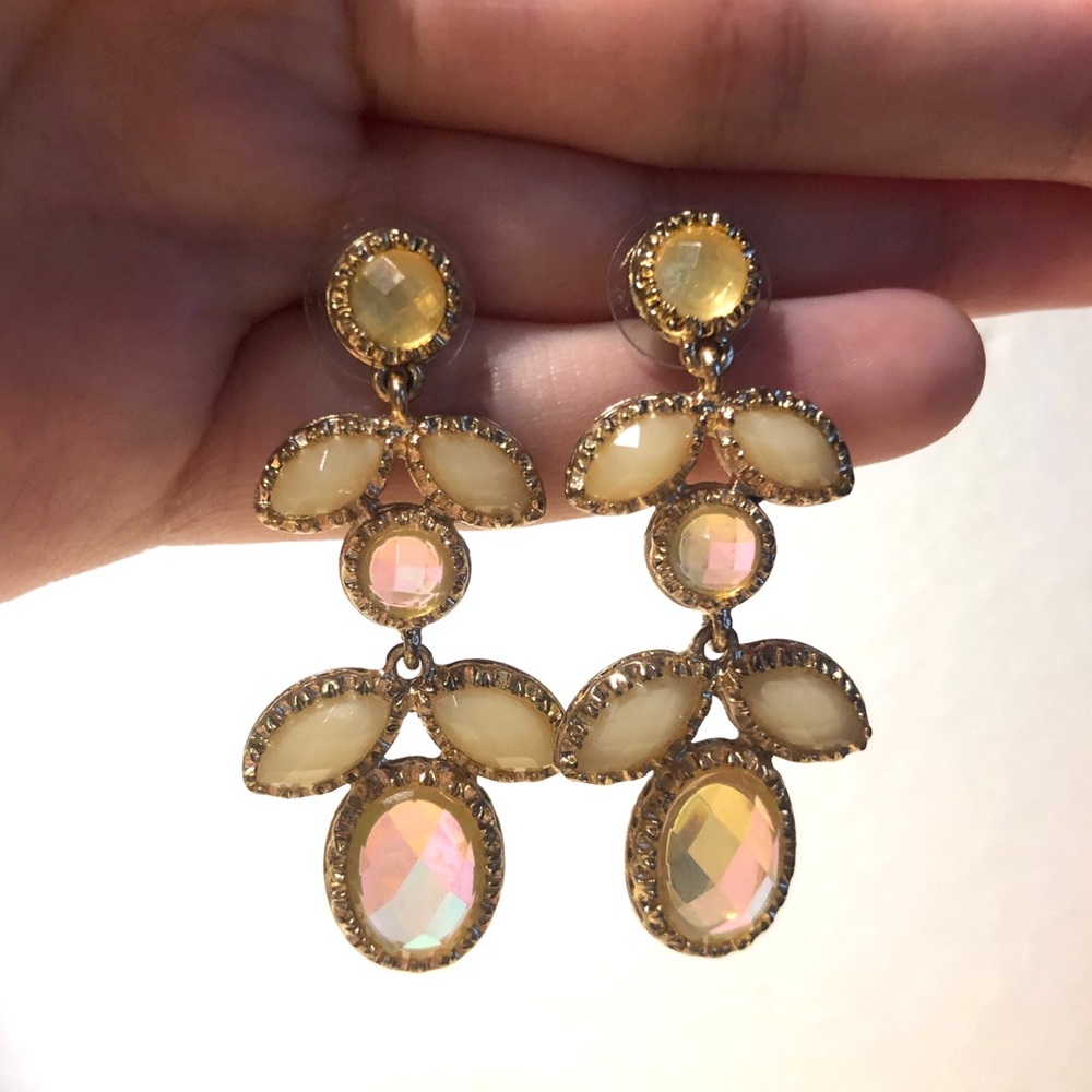 Beautiful Gold Earrings (Brand New) ✨